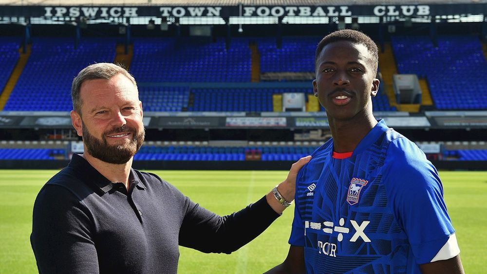 Ipswich Town FC | TOWN SIGN PANUTCHE CAMARÁ