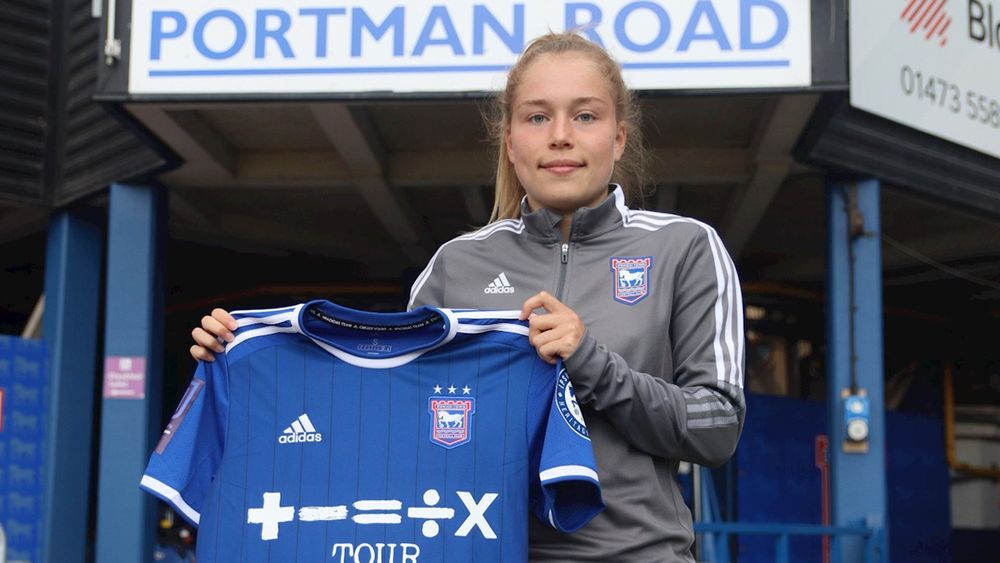 Ipswich Town ZOE BARRATT PENS PRO DEAL