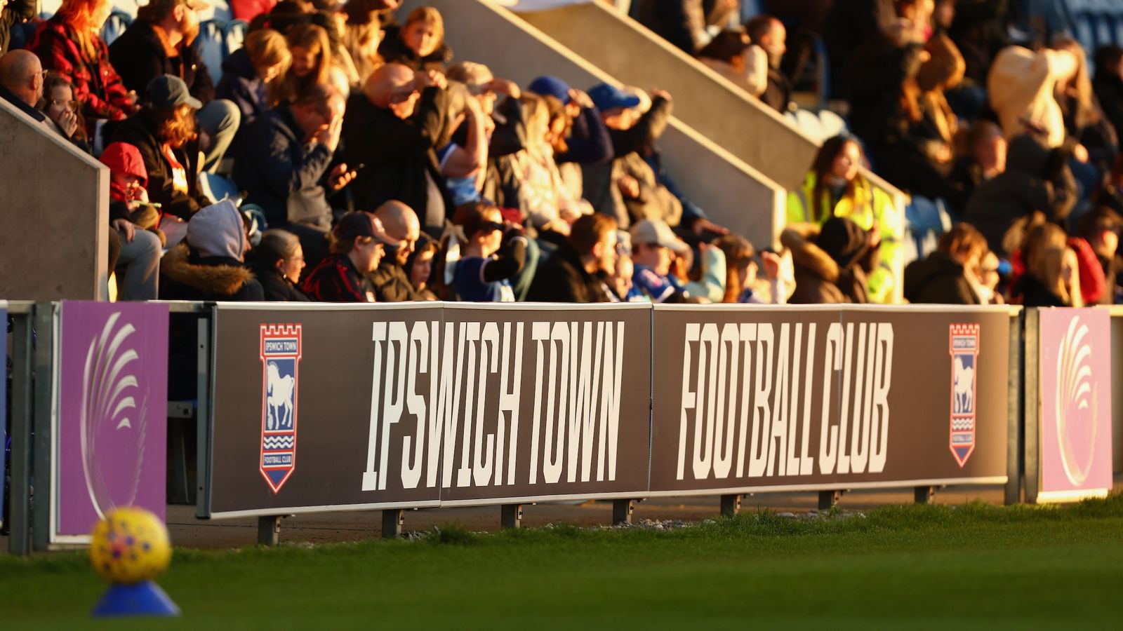 市镇女子队 vs 伦敦城狮女队_地铁女子联赛杯门票发售_Jo